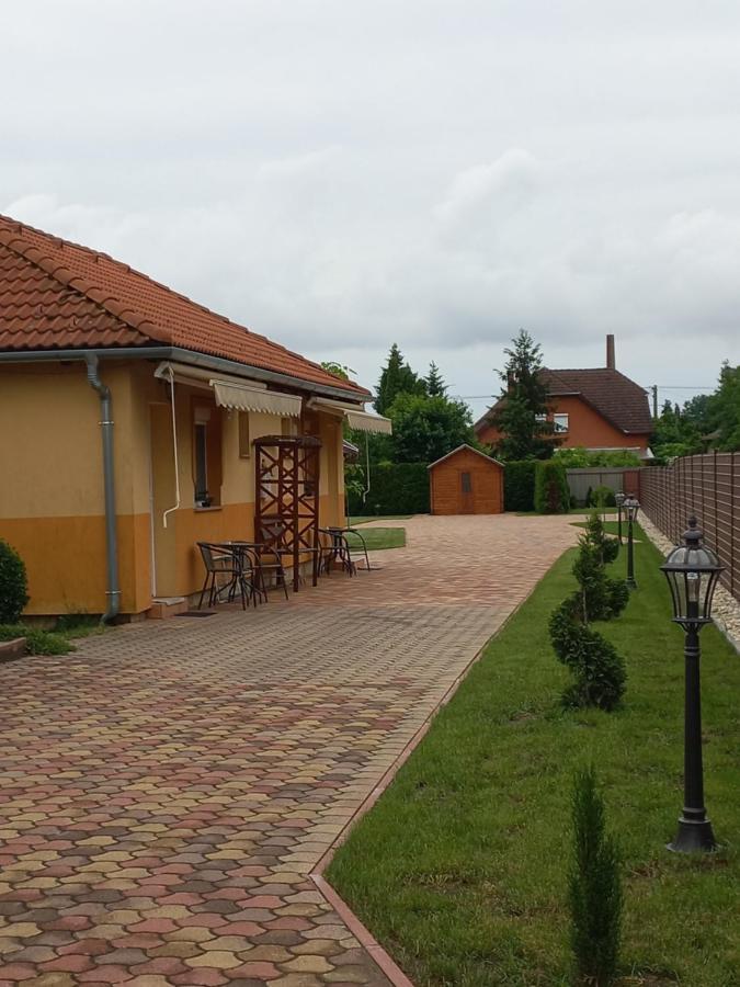 Mediterrán Vendégház Nagyatád Extérieur photo