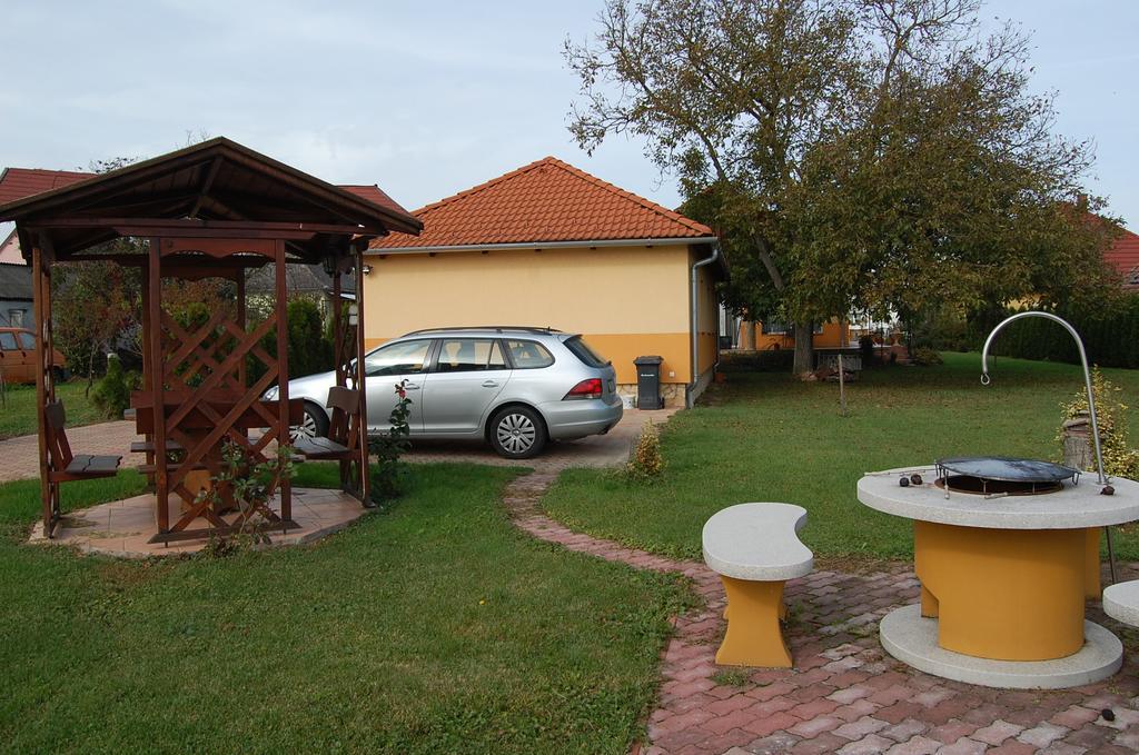 Mediterrán Vendégház Nagyatád Extérieur photo